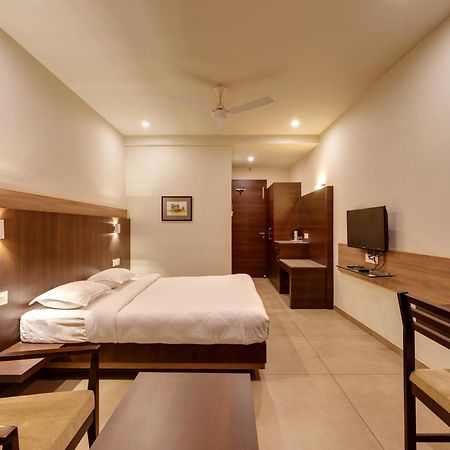 Hotel Classic Mid Town, Colhapur Exterior foto