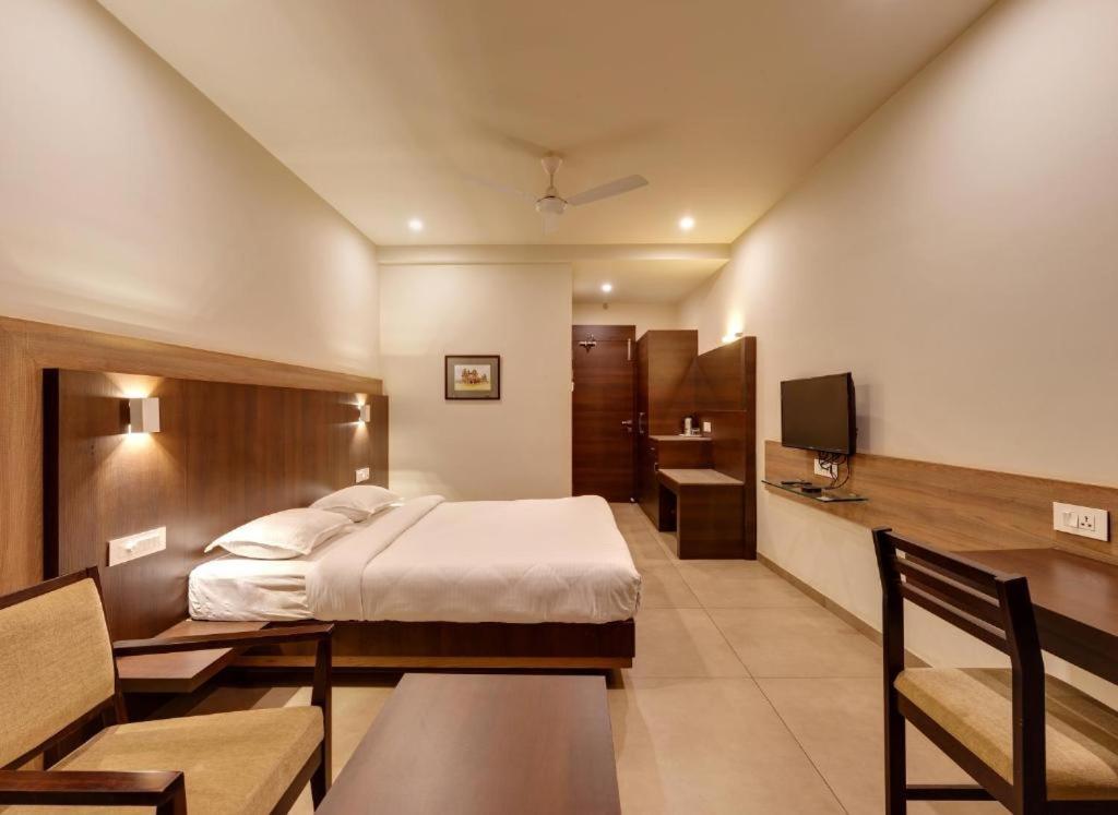 Hotel Classic Mid Town, Colhapur Exterior foto