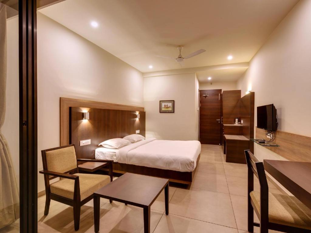 Hotel Classic Mid Town, Colhapur Exterior foto