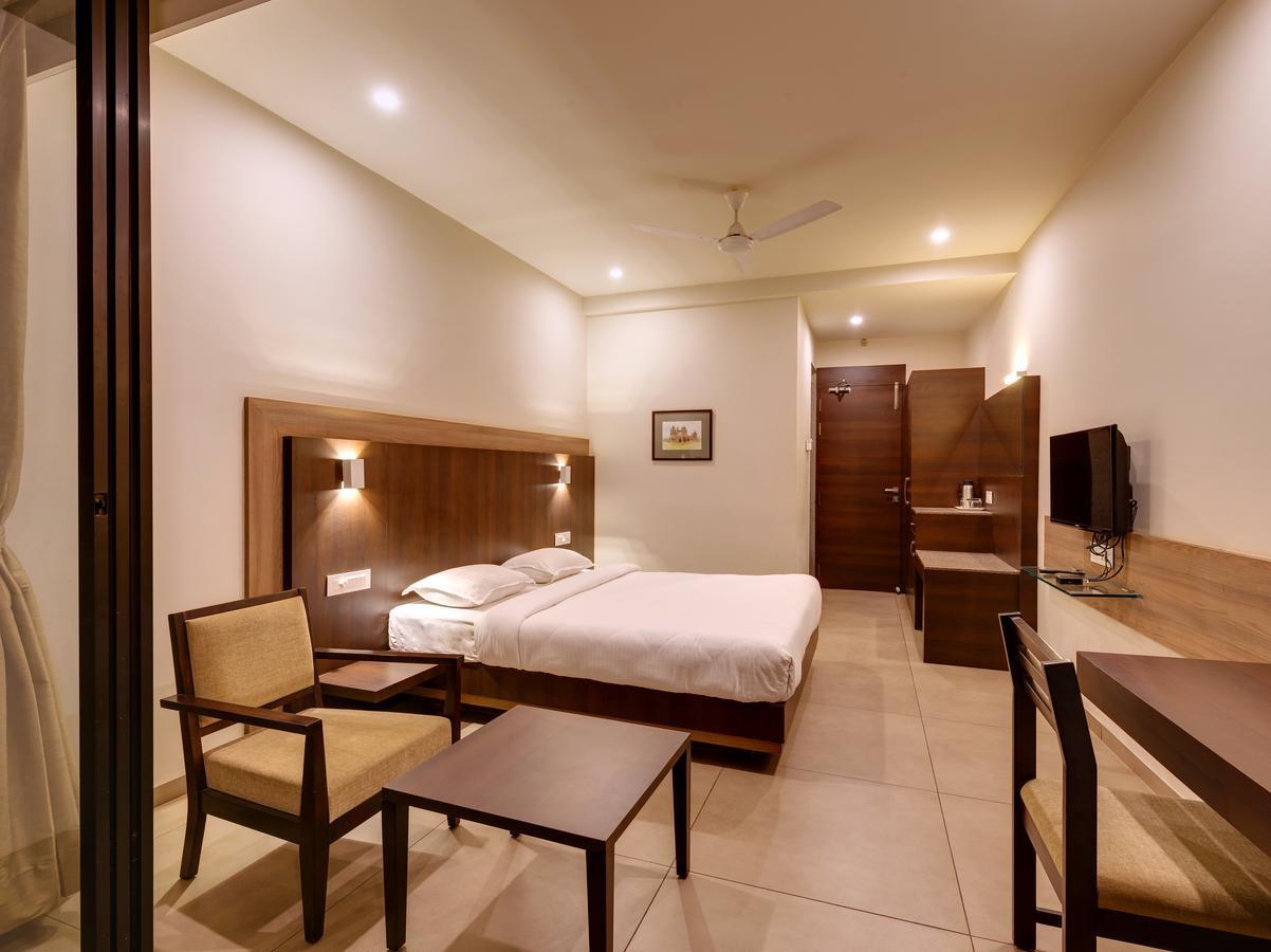 Hotel Classic Mid Town, Colhapur Exterior foto