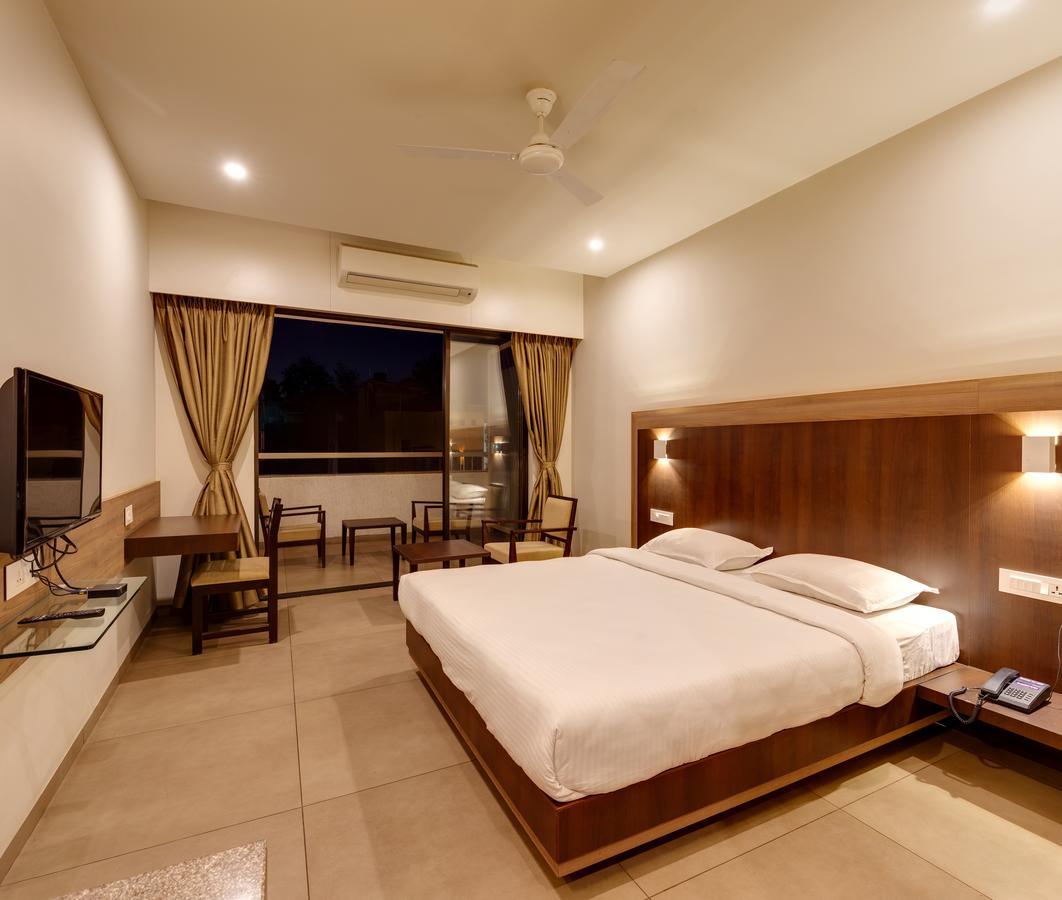 Hotel Classic Mid Town, Colhapur Exterior foto
